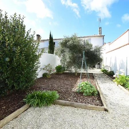 Maison De Village A Ars-en-re, 9 Pers, A 300m Du Port, Jardin, Wi-fi, Ideal Pour Familles - Fr-1-258-83 펜션 *