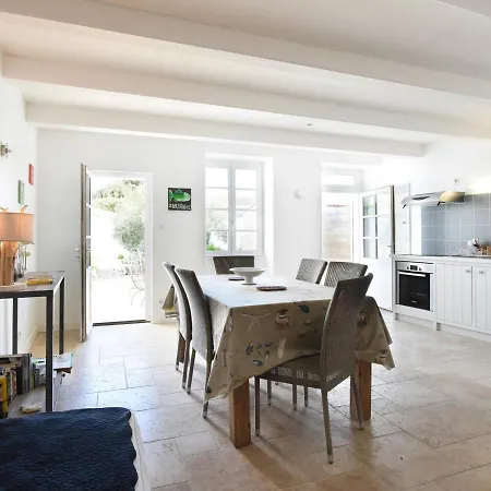 펜션 Maison De Village A Ars-en-re, 9 Pers, A 300m Du Port, Jardin, Wi-fi, Ideal Pour Familles - Fr-1-258-83