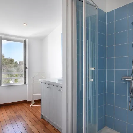 Maison De Village A Ars-en-re, 9 Pers, A 300m Du Port, Jardin, Wi-fi, Ideal Pour Familles - Fr-1-258-83 펜션 아르장르
