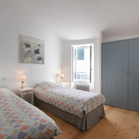펜션 Maison De Village A Ars-en-re, 9 Pers, A 300m Du Port, Jardin, Wi-fi, Ideal Pour Familles - Fr-1-258-83 *