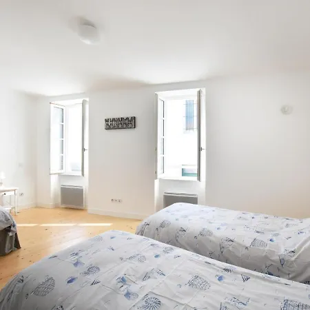 Maison De Village A Ars-en-re, 9 Pers, A 300m Du Port, Jardin, Wi-fi, Ideal Pour Familles - Fr-1-258-83 *