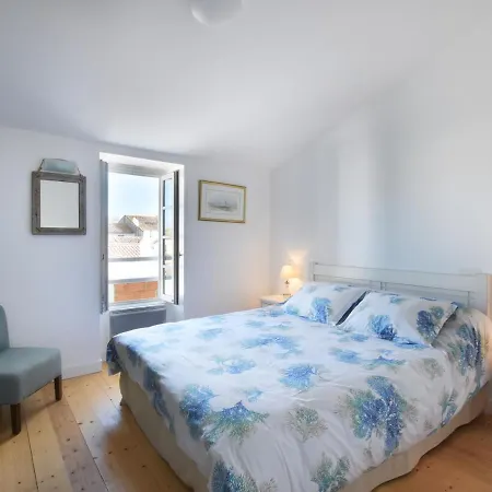 Maison De Village A Ars-en-re, 9 Pers, A 300m Du Port, Jardin, Wi-fi, Ideal Pour Familles - Fr-1-258-83 아르장르