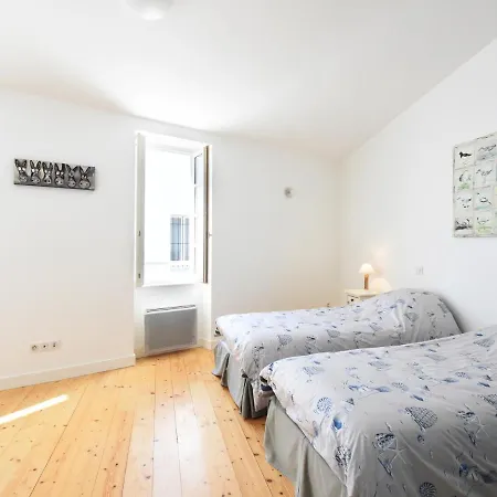 Maison De Village A Ars-en-re, 9 Pers, A 300m Du Port, Jardin, Wi-fi, Ideal Pour Familles - Fr-1-258-83 아르장르